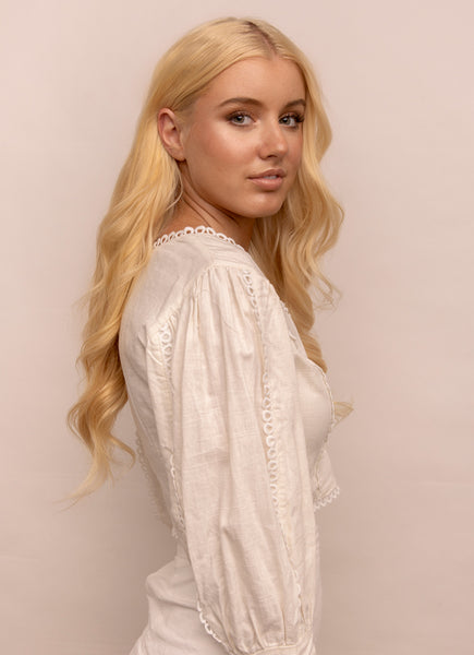 20 inch Deluxe Clip in Hair Extensions Light Blonde with Strawberry Blonde Highlights